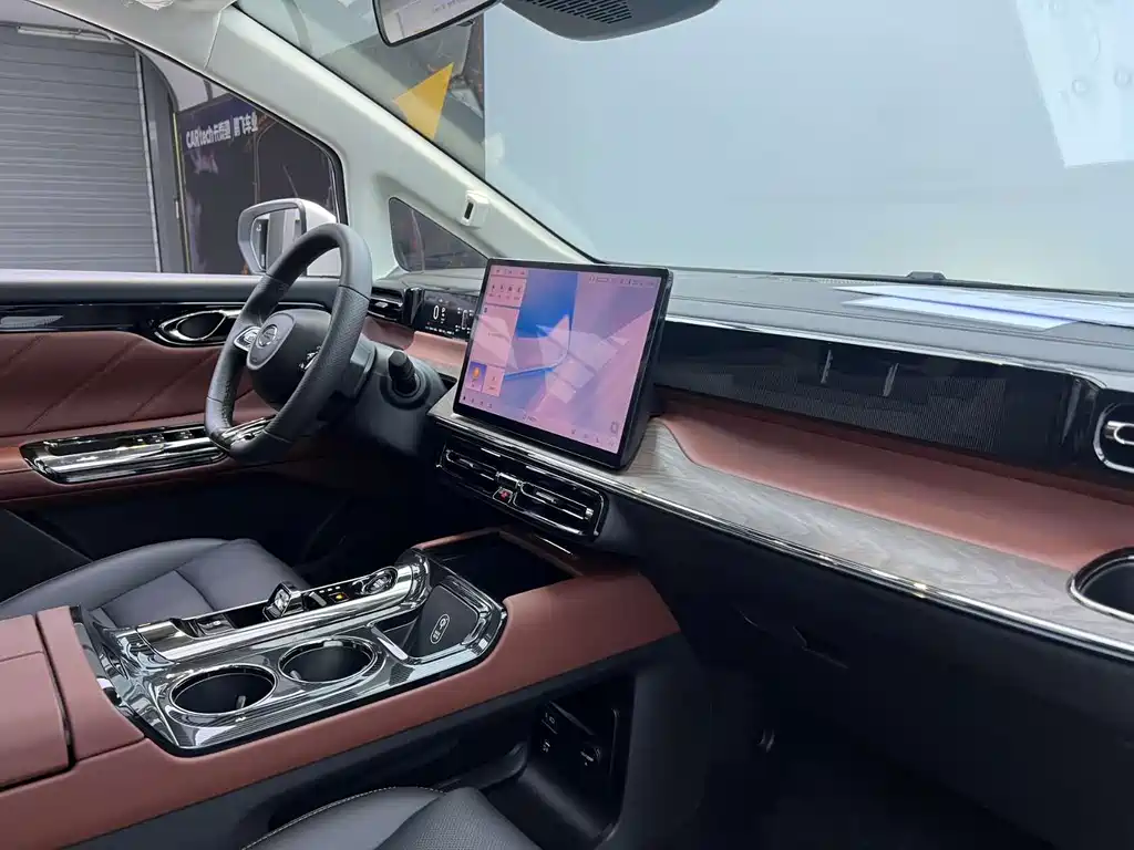GAC Trumpchi E8 PHEV 2024 — фото 12