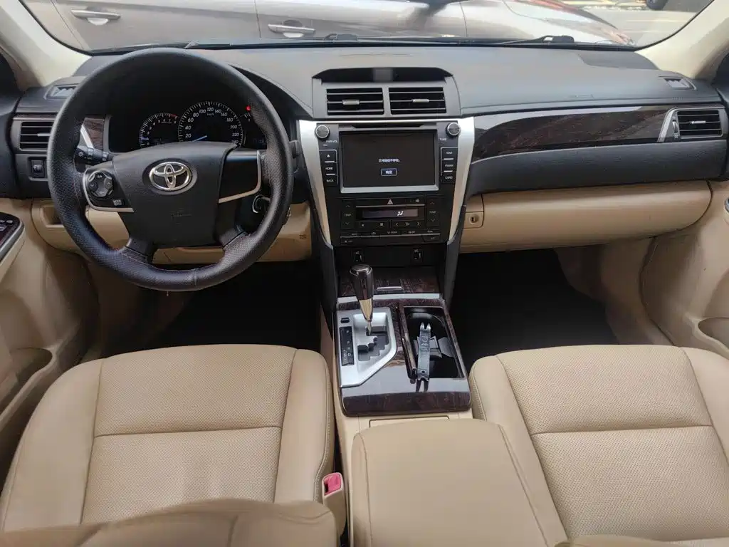 Toyota Camry 2015 — фото 3