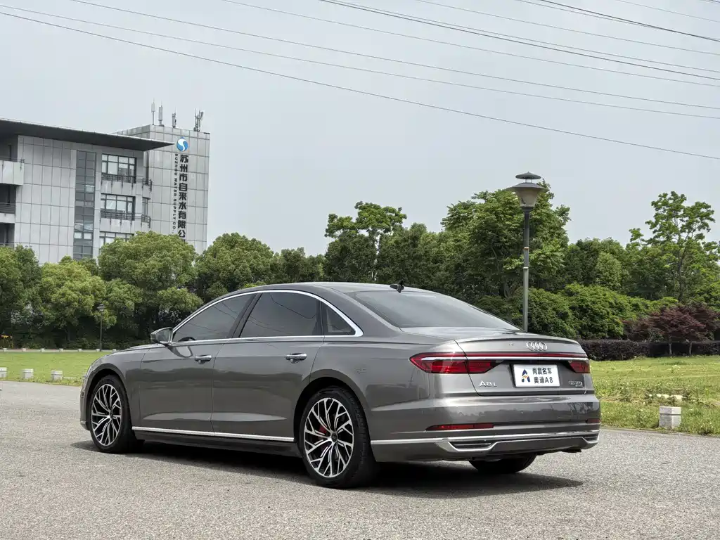 Audi A8 2019 — фото 16