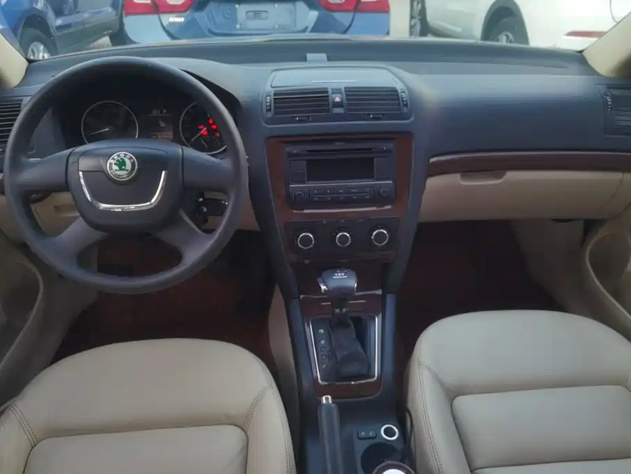 Skoda Octavia 2011 — фото 12