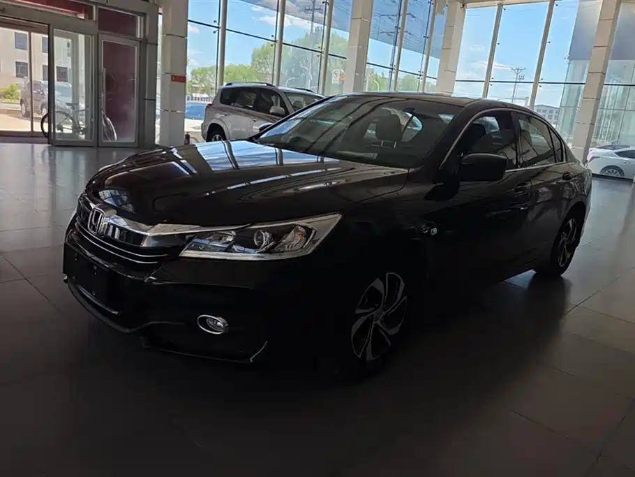 Honda Accord 2016 — фото 1