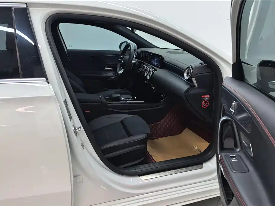 Mercedes-Benz A-Class 2023 — фото 8