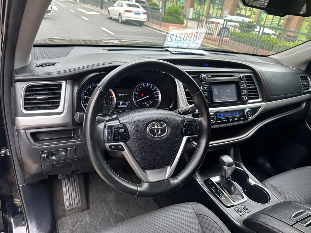 Toyota Highlander 2017 — фото 16