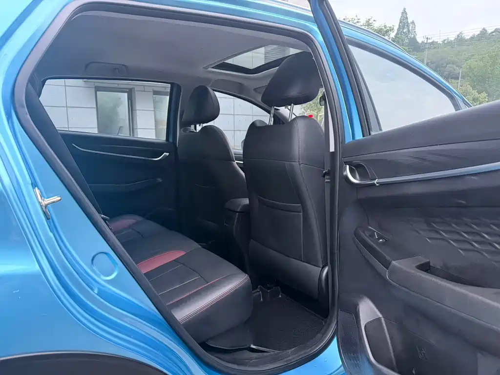 Geely Vision X3 2022 — фото 12