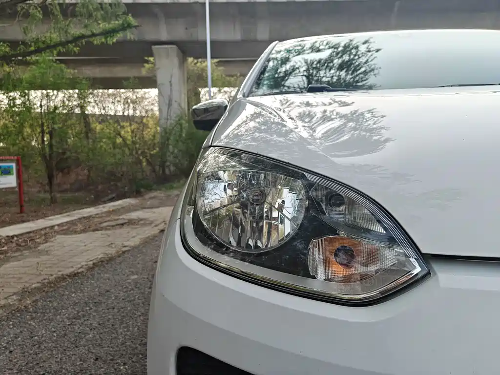 Volkswagen up! 2015 — фото 13