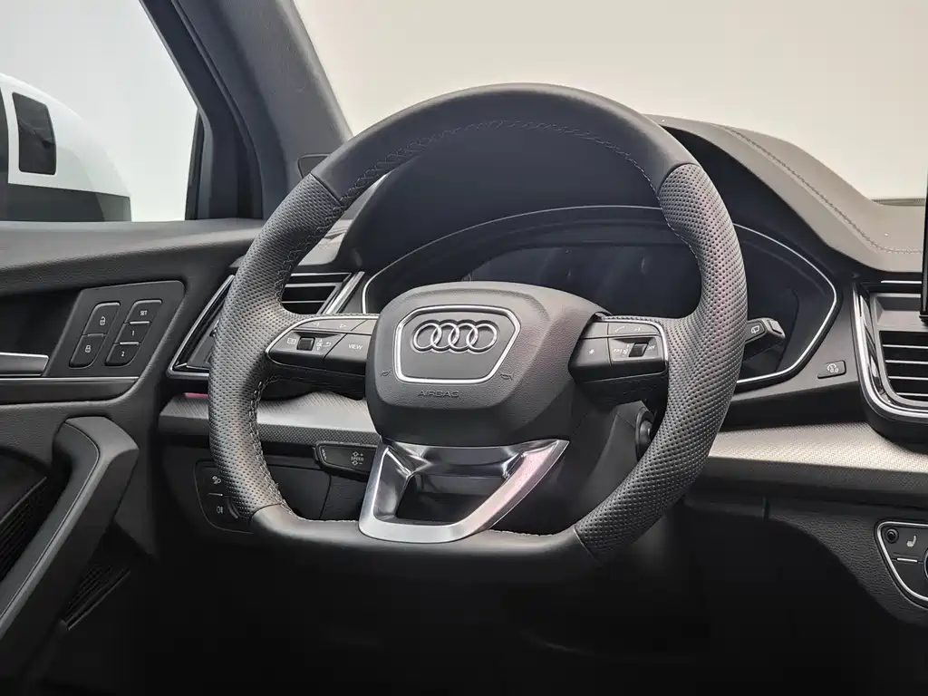 Audi Q5L Sportback 2022 — фото 14
