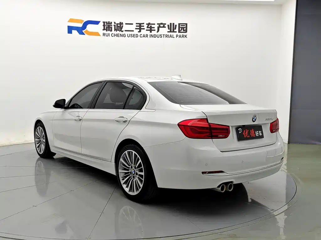 BMW 3 Series 2018 — фото 15