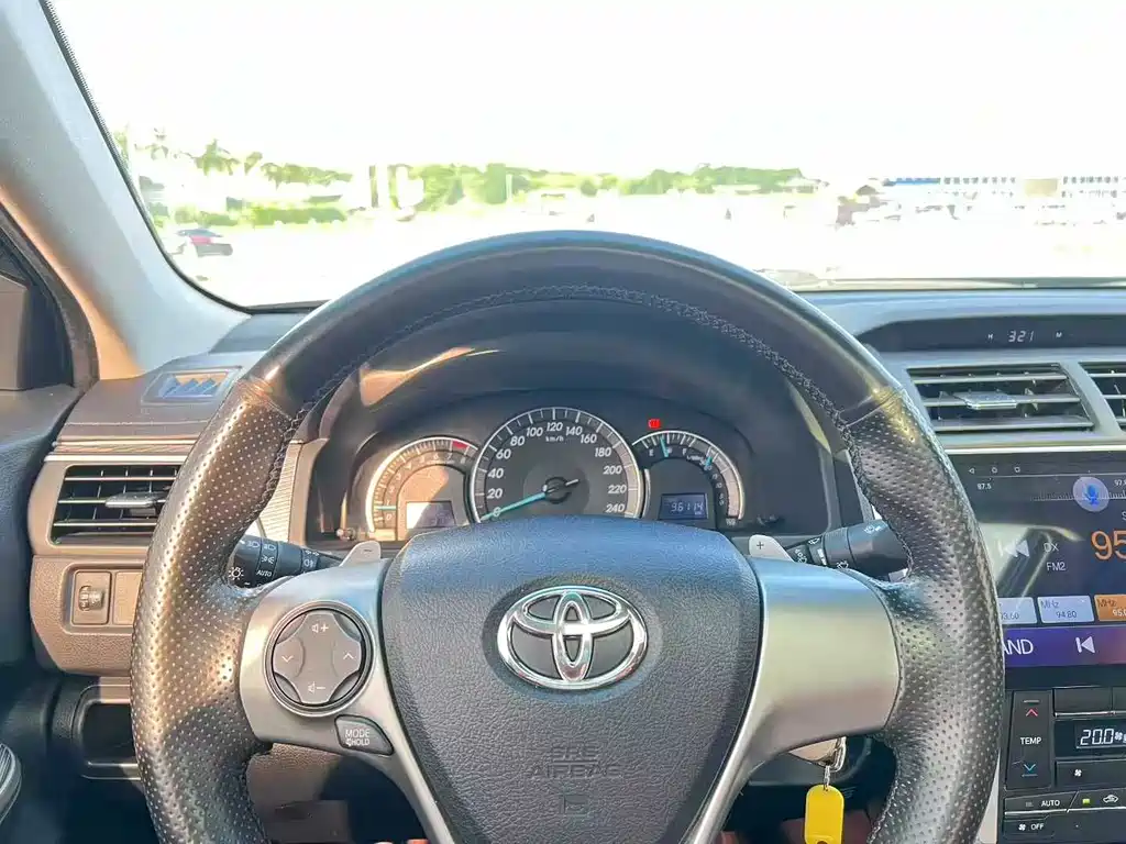 Toyota Camry 2016 — фото 6