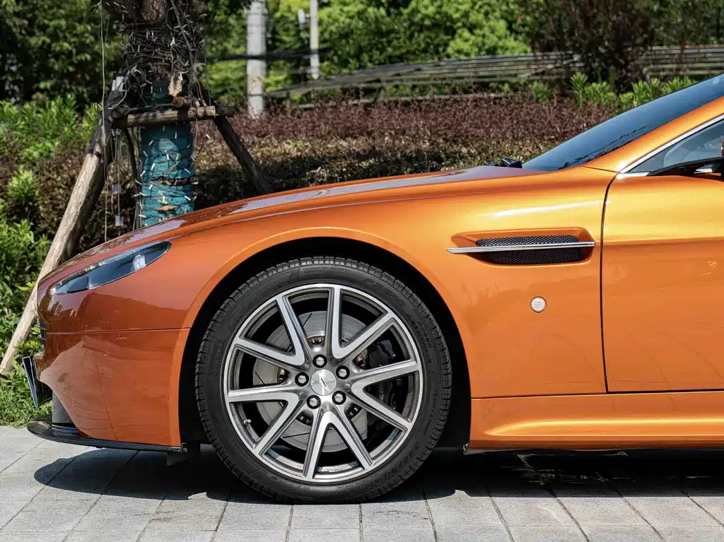 Aston Martin V8 Vantage 2014 — фото 4