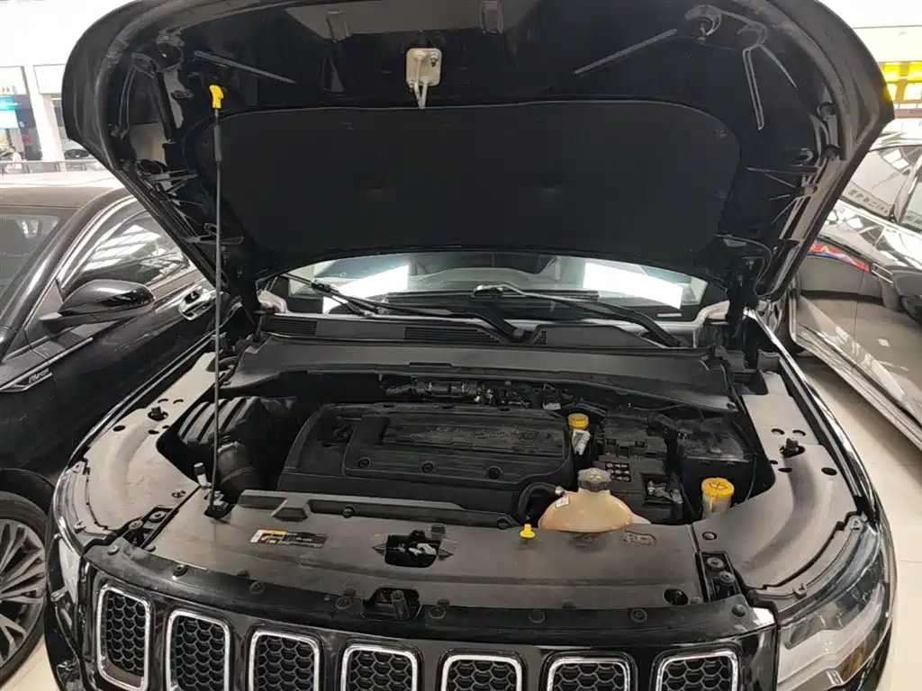 Jeep Compass 2017 — фото 20