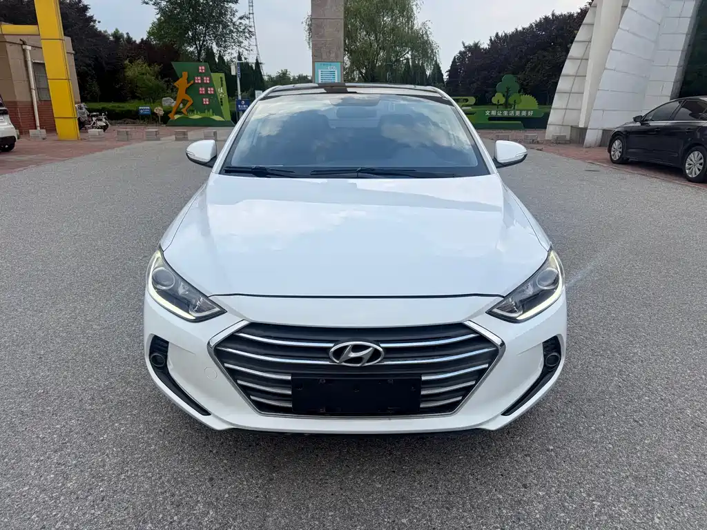 Hyundai Elantra 2019 — фото 2