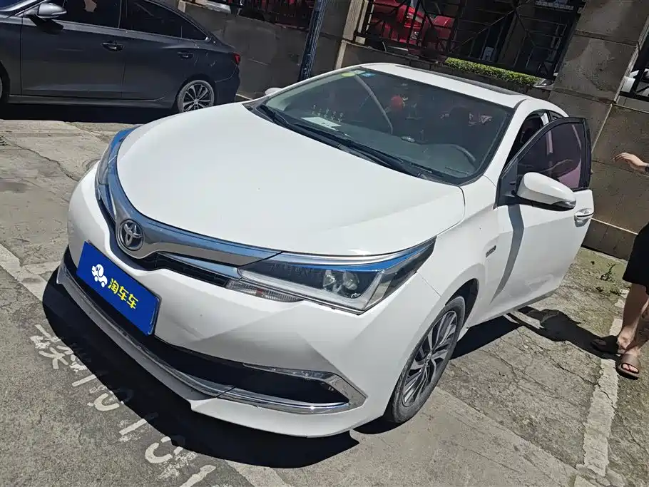 Toyota Corolla 2018 — фото 1