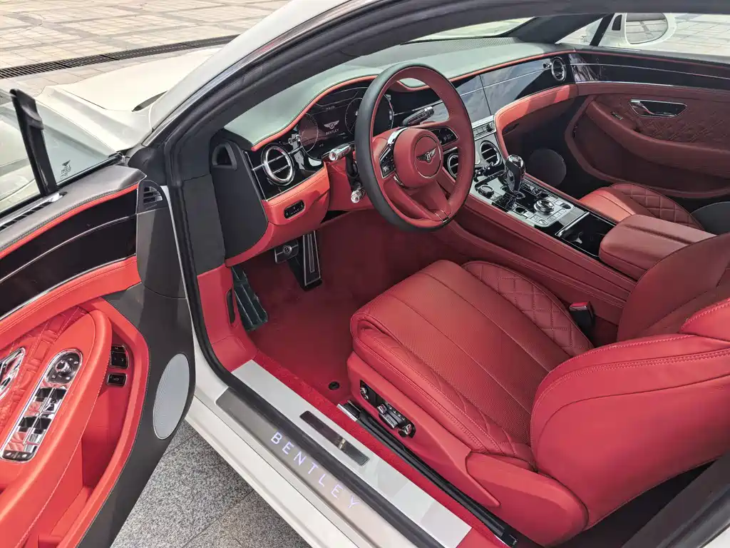Bentley Continental 2021 — фото 12