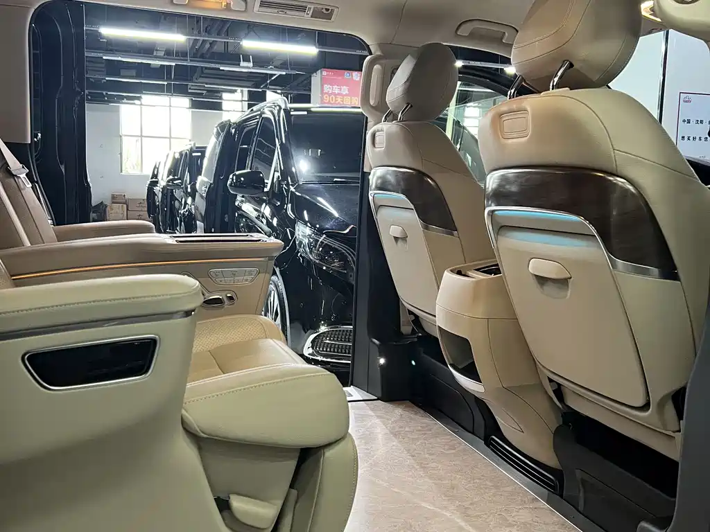 Mercedes-Benz V-Class 2022 — фото 14