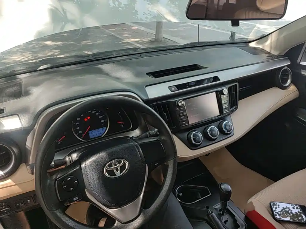 Toyota RAV4 2017 — фото 10