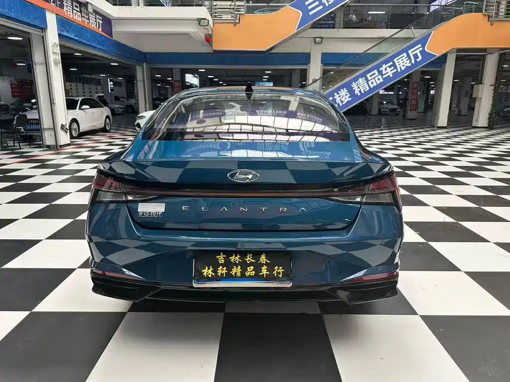 Hyundai Elantra 2022 — фото 16