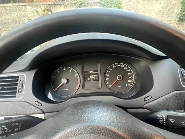 Volkswagen Sagitar 2013