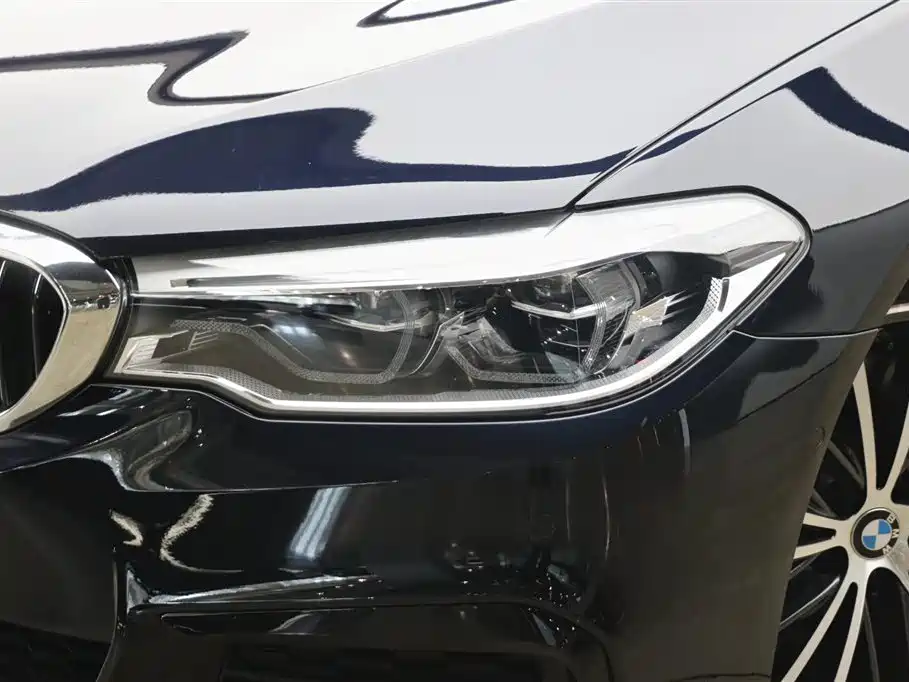 BMW 5 Series 2019 — фото 24