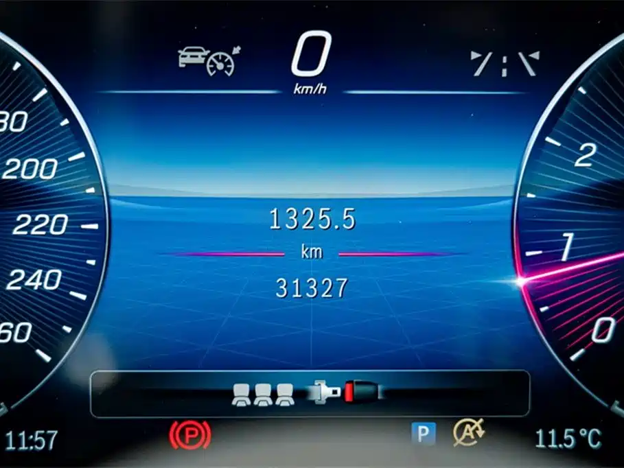 Mercedes-Benz C-Class 2023 — фото 17