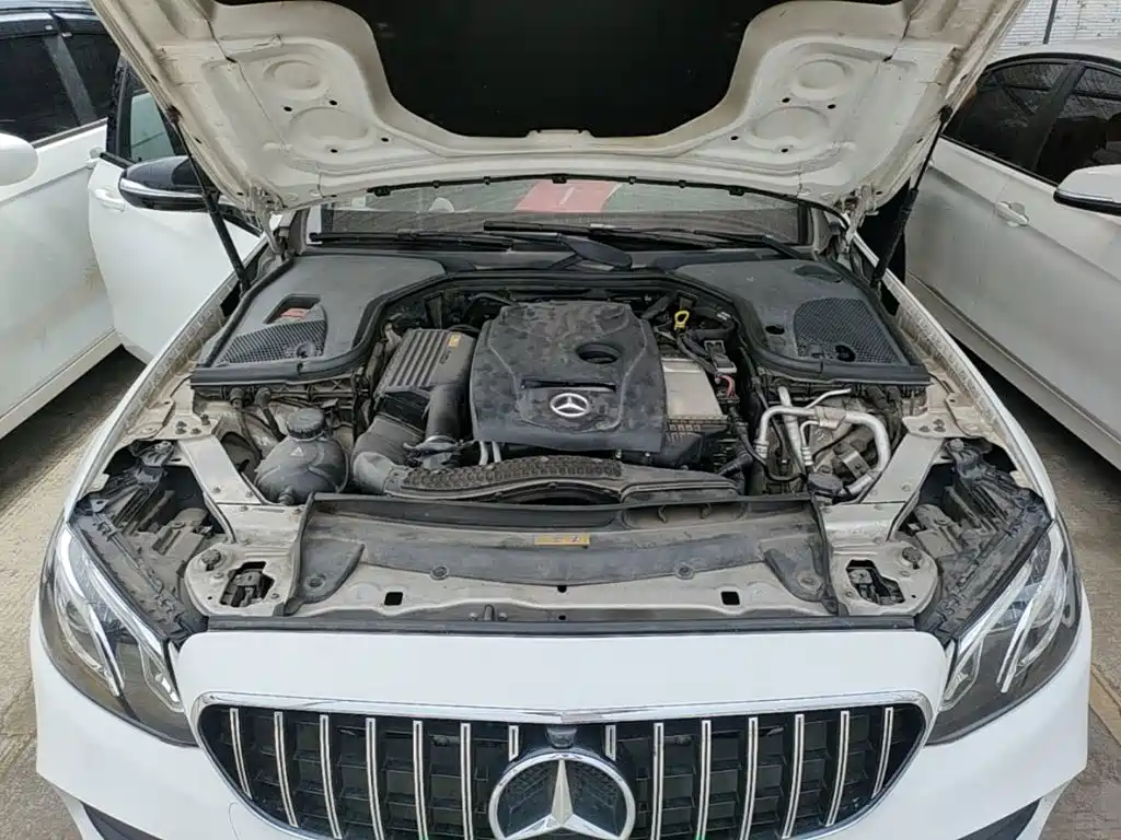 Mercedes-Benz E-Class 2017 — фото 20