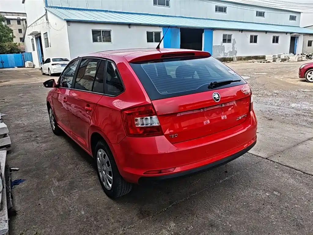 Skoda Rapid Spaceback 2017 — фото 5