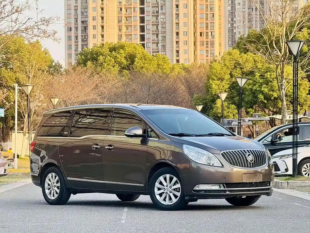 Buick GL8 2016 — фото 8