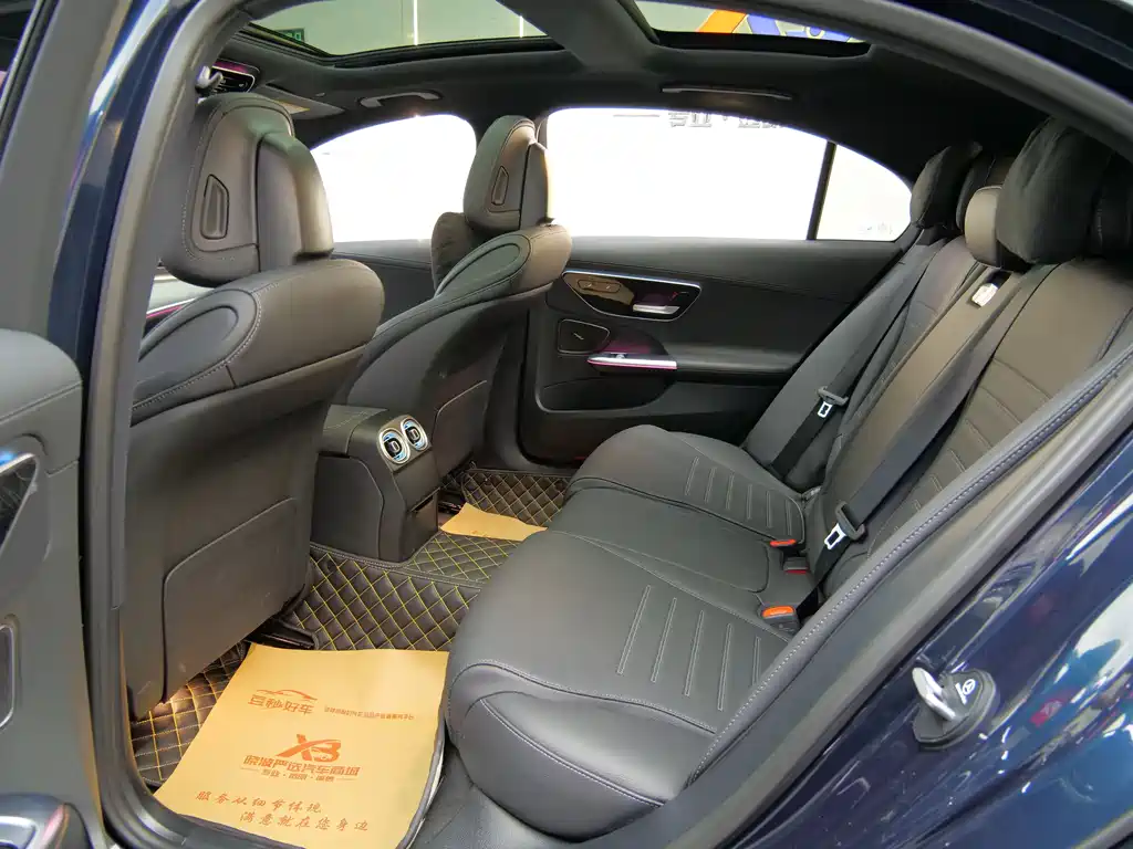Mercedes-Benz C-Class 2023 — фото 12