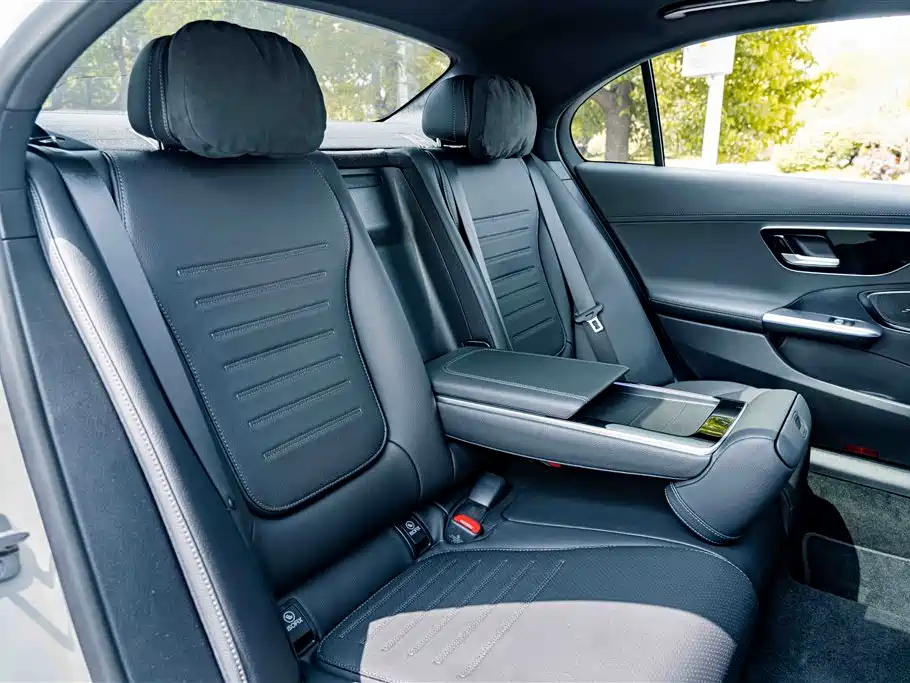 Mercedes-Benz C-Class 2025 — фото 19