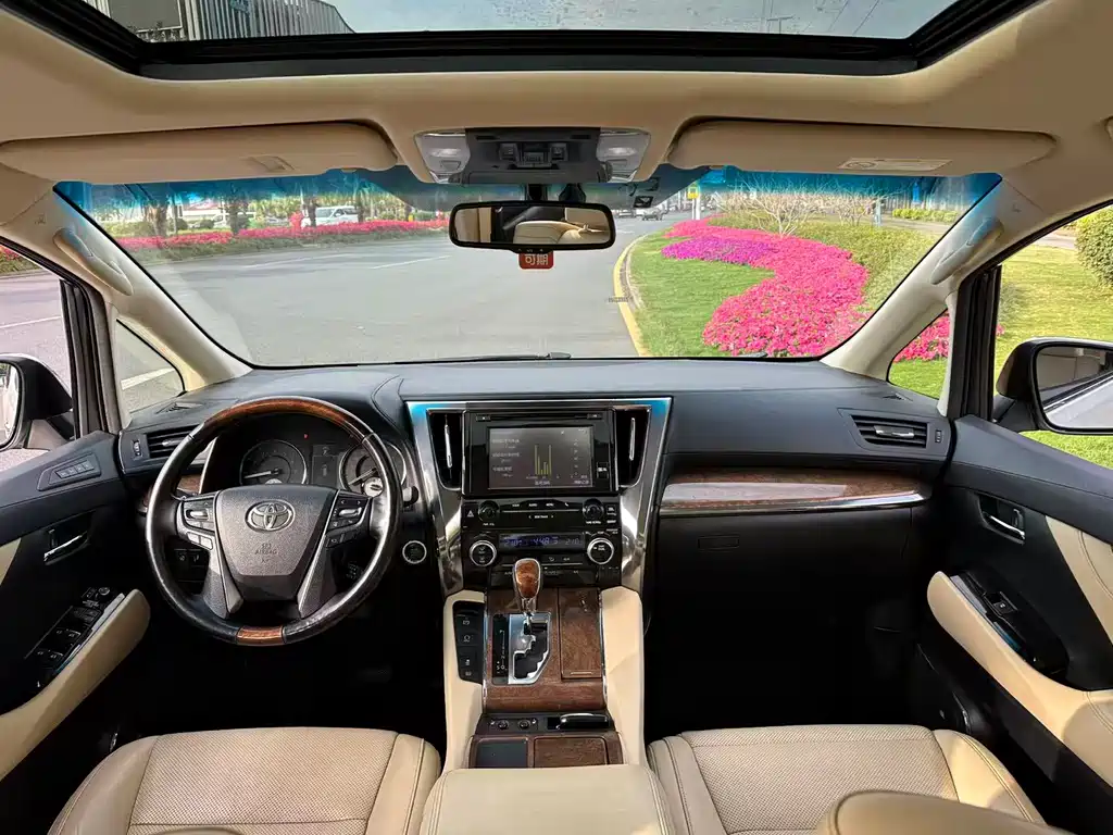 Toyota Alphard 2018 — фото 14