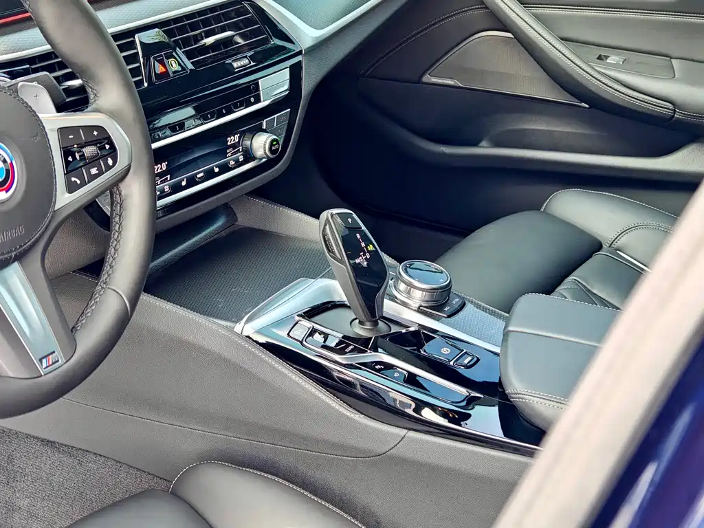 BMW 5 Series 2023 — фото 10