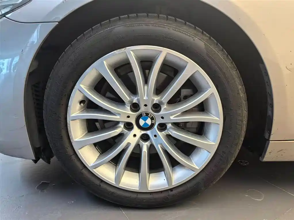 BMW 5 Series 2016 — фото 13