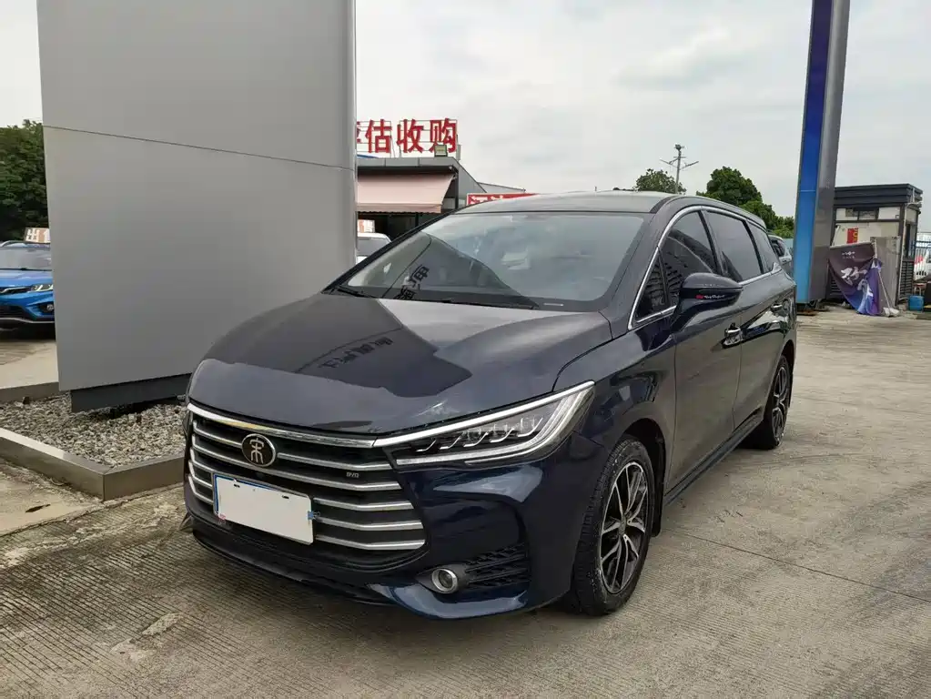 BYD MAX 2018