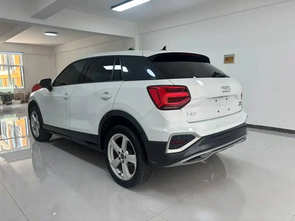 Audi Q2L 2022 — фото 15