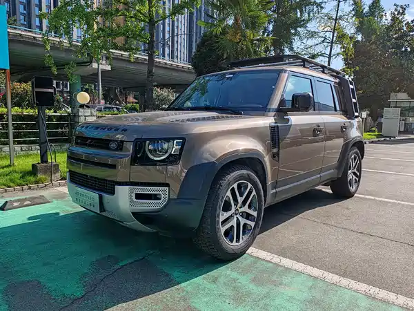 Land Rover Defender 2024