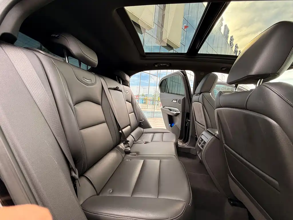 Cadillac XT4 2022 — фото 16