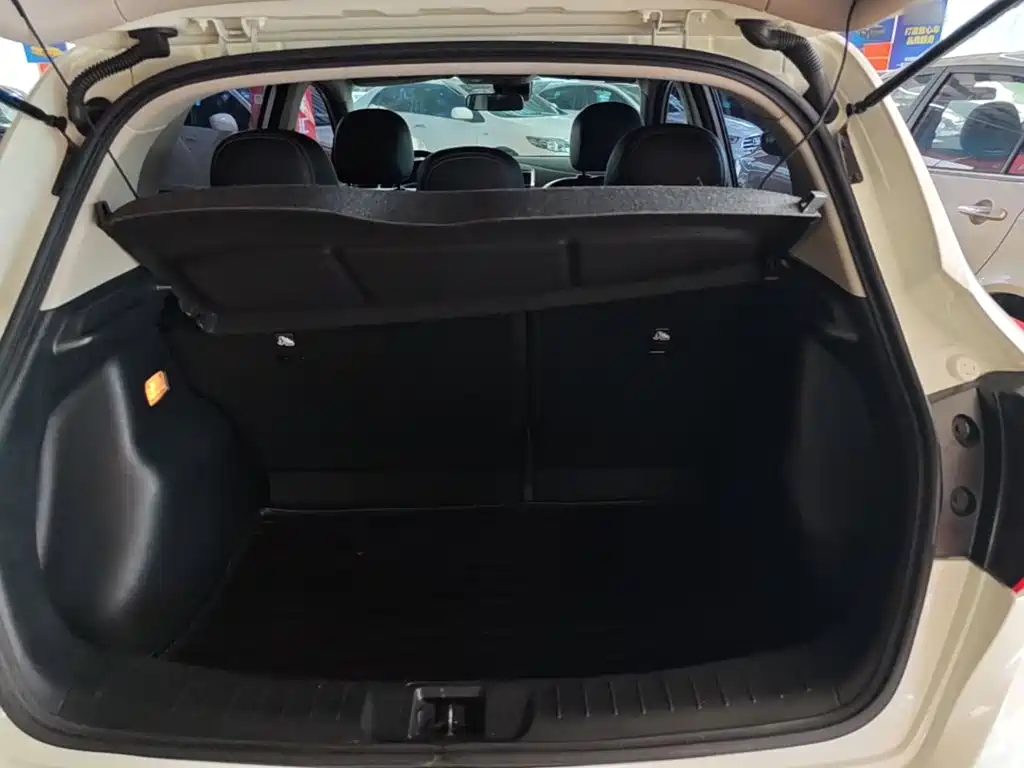 Nissan Tiida 2017 — фото 19