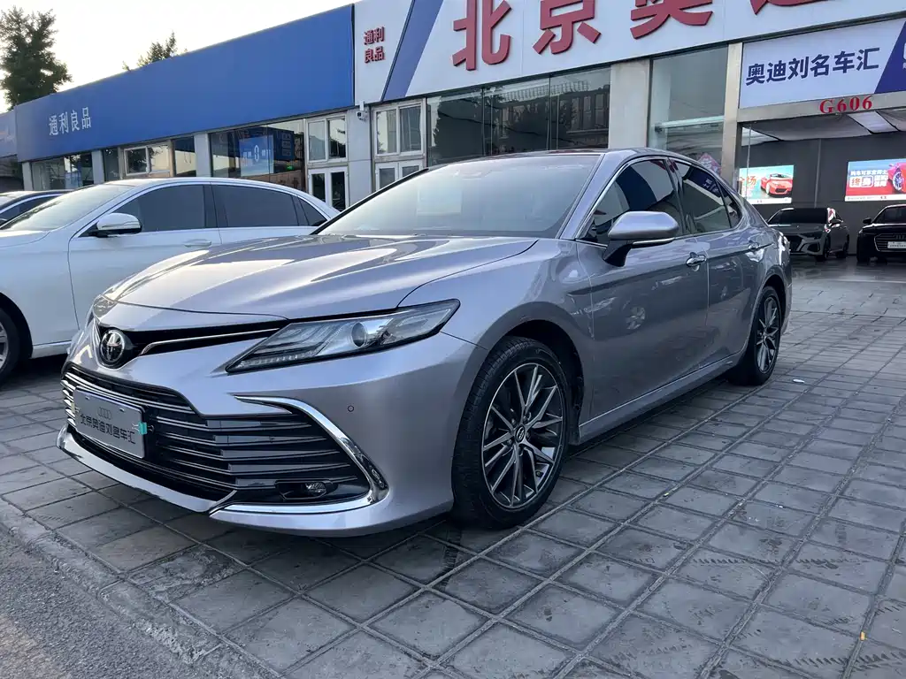 Toyota Camry 2022 — фото 3