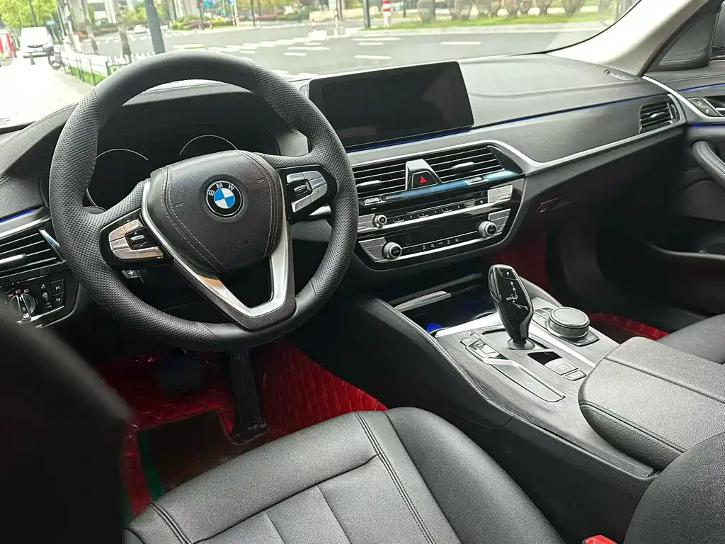 BMW 5 Series 2018 — фото 6