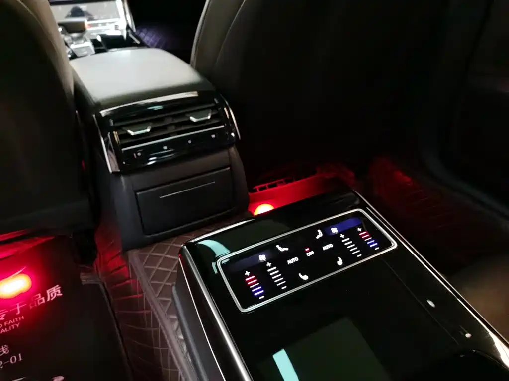 Audi A8 2018 — фото 12