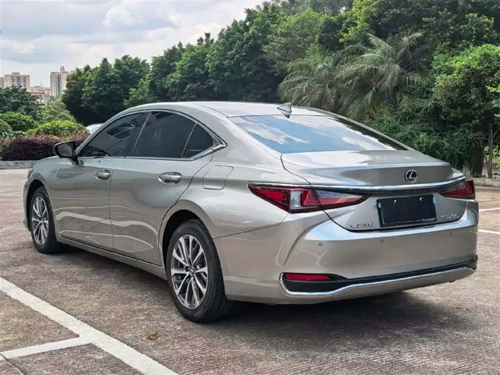 Lexus ES 2022 — фото 4
