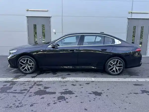 BMW i5 2025