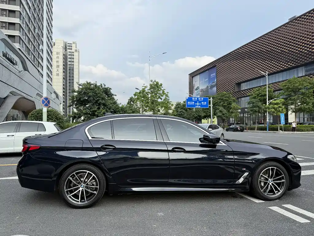 BMW 5 Series New Energy 2021 — фото 9