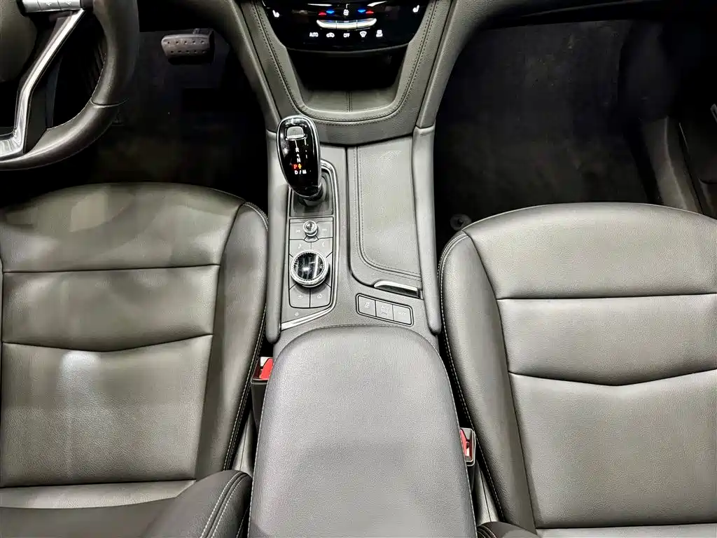 Cadillac XT6 2023 — фото 21