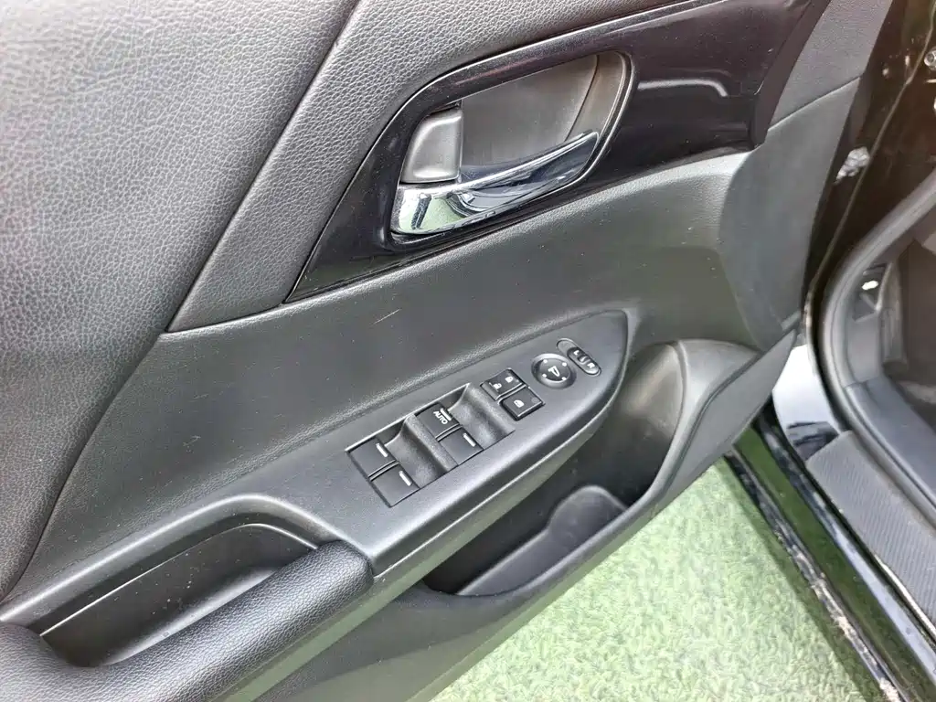 Honda Accord 2018 — фото 9