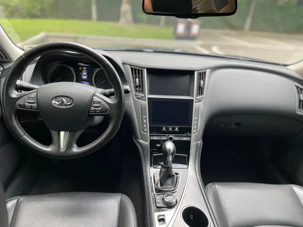 Infiniti Q50L 2017 — фото 10