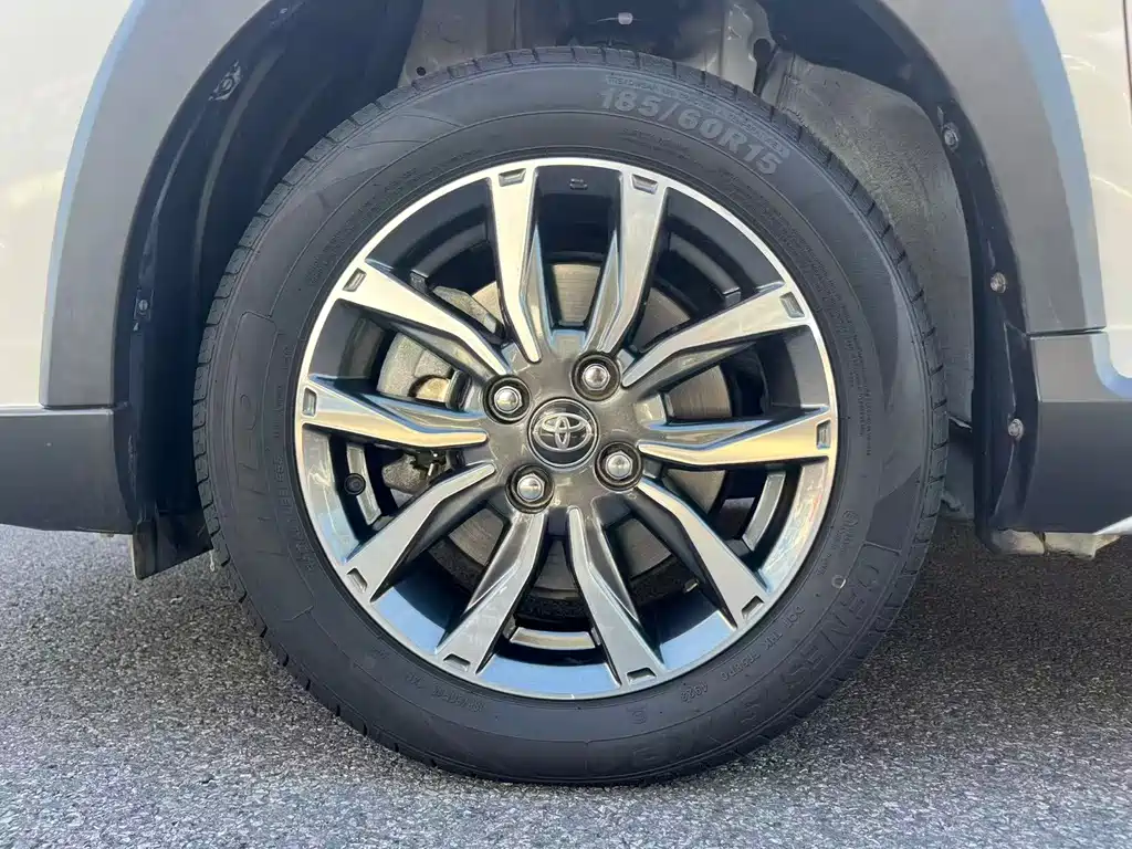 Toyota Yaris L 2022 — фото 14