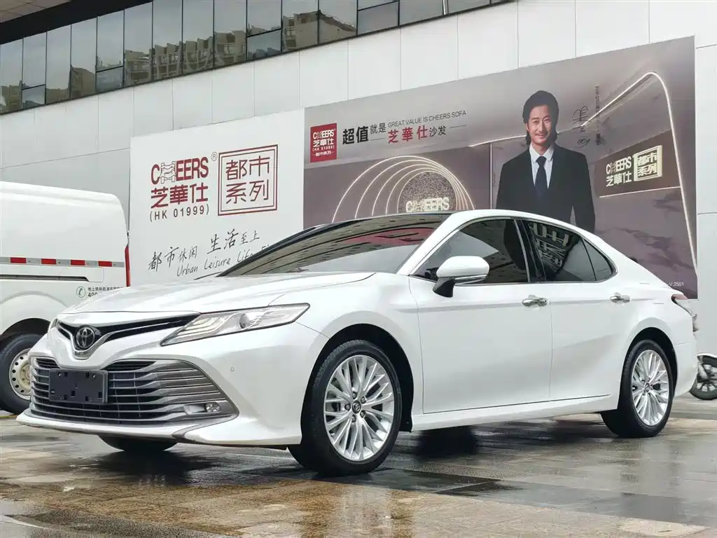 Toyota Camry 2019 — фото 1