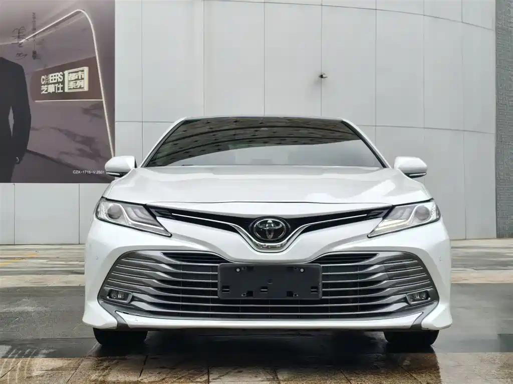 Toyota Camry 2019 — фото 4