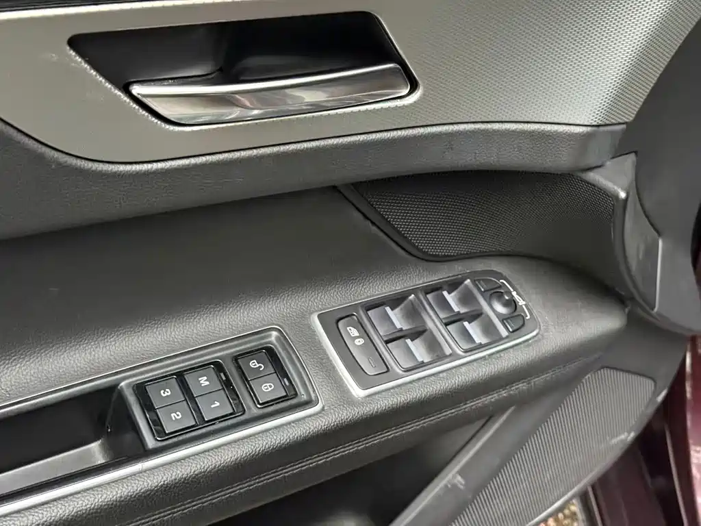 Jaguar XF 2016 — фото 14
