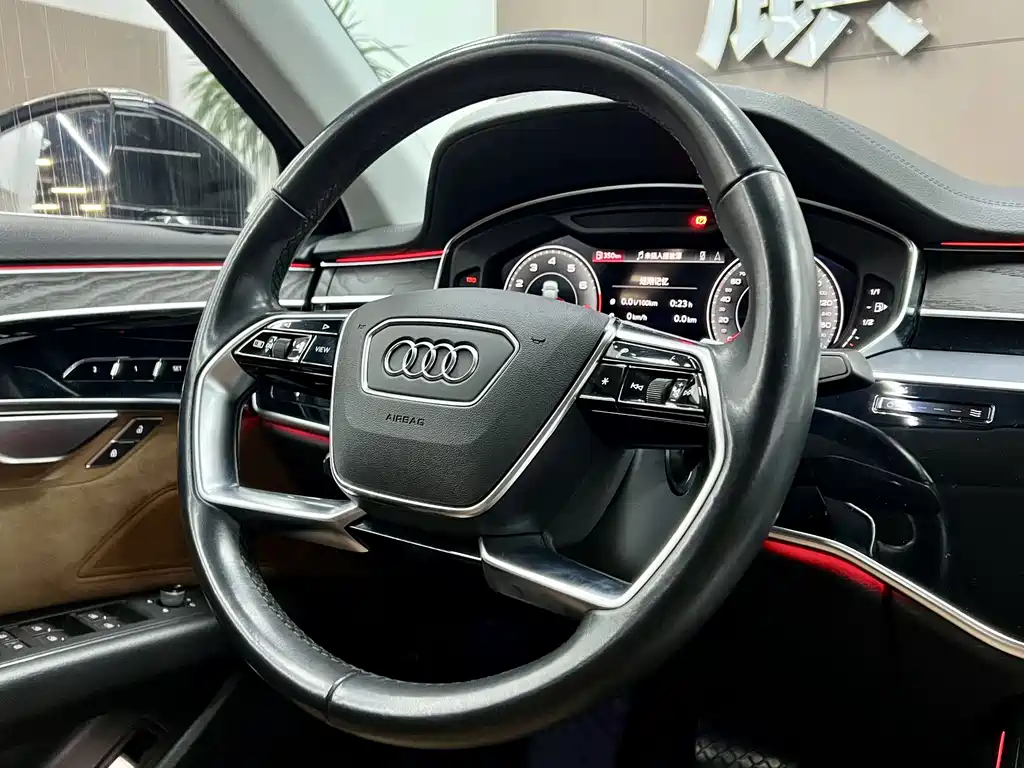 Audi A8 2022 — фото 8